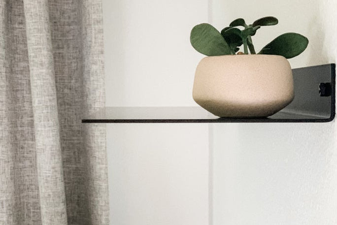 Frankie - Streamlined Metal Shelf