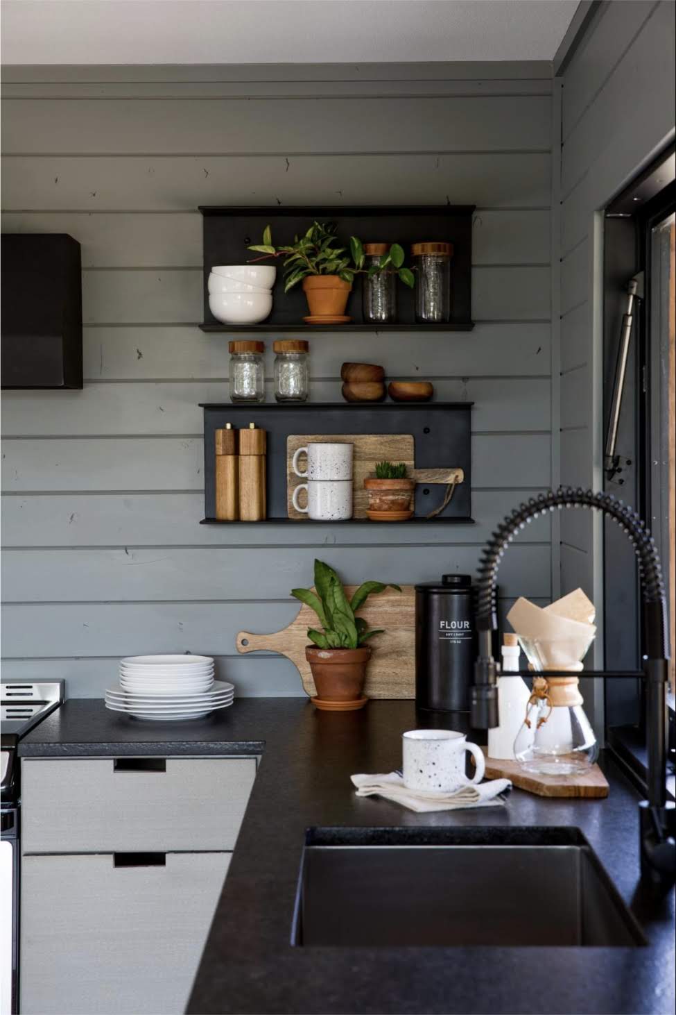 Salty - Double formed metal shelf